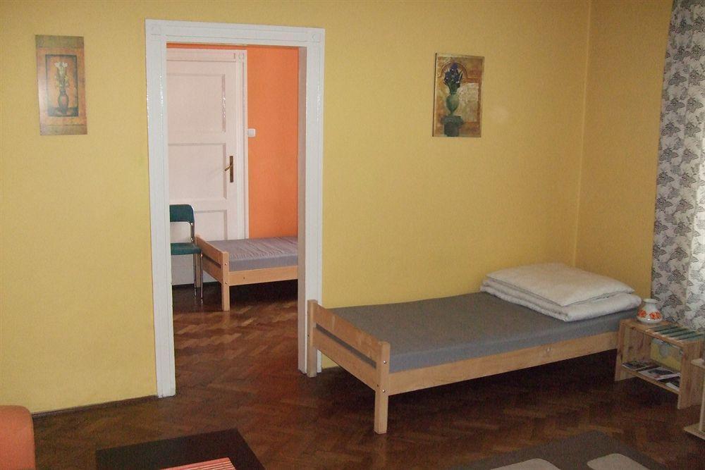 Old Walls Hostel كراكوفيا المظهر الخارجي الصورة