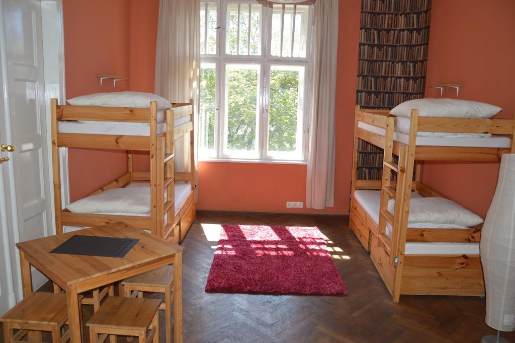 Old Walls Hostel كراكوفيا الغرفة الصورة