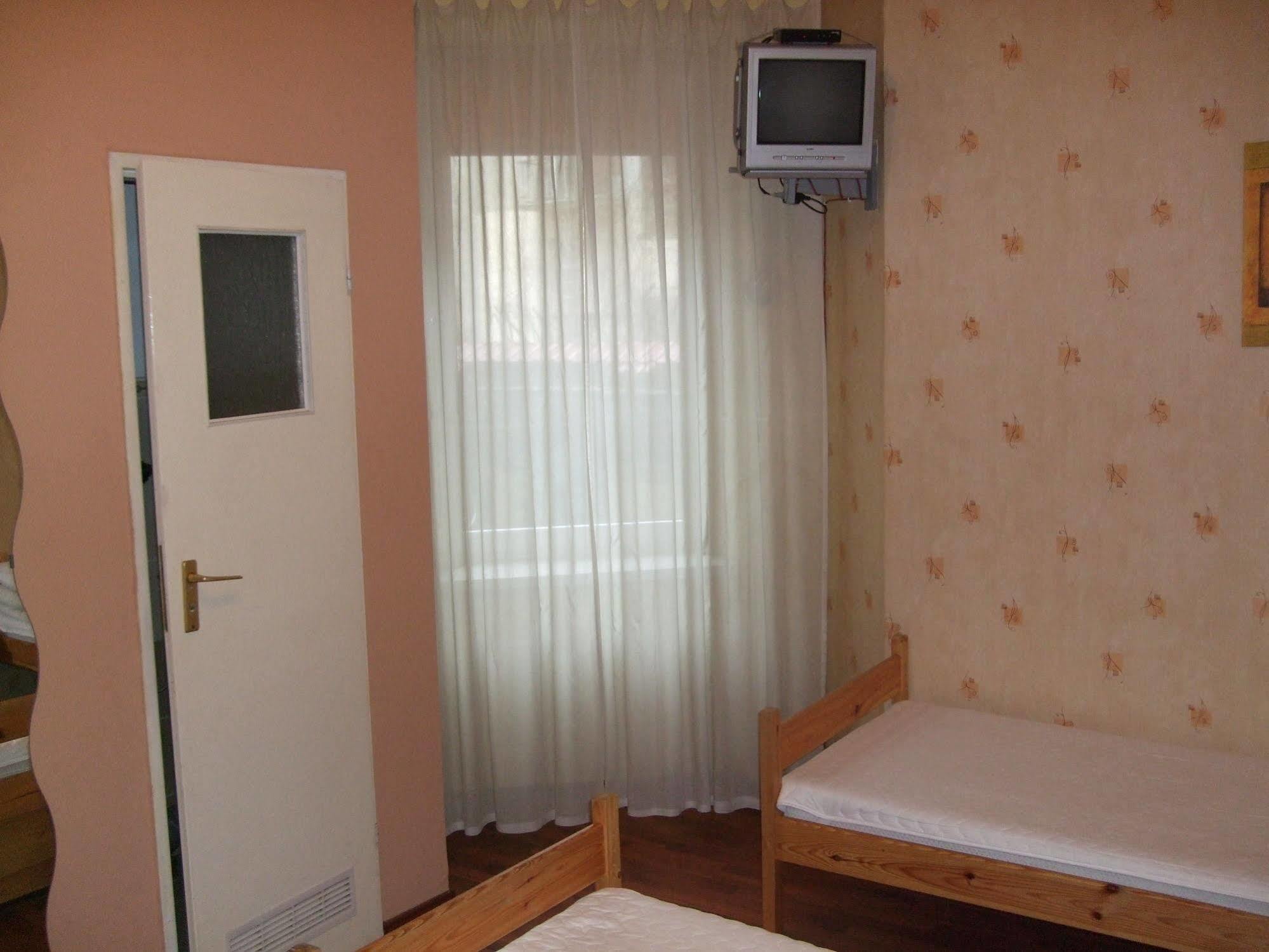 Old Walls Hostel كراكوفيا المظهر الخارجي الصورة