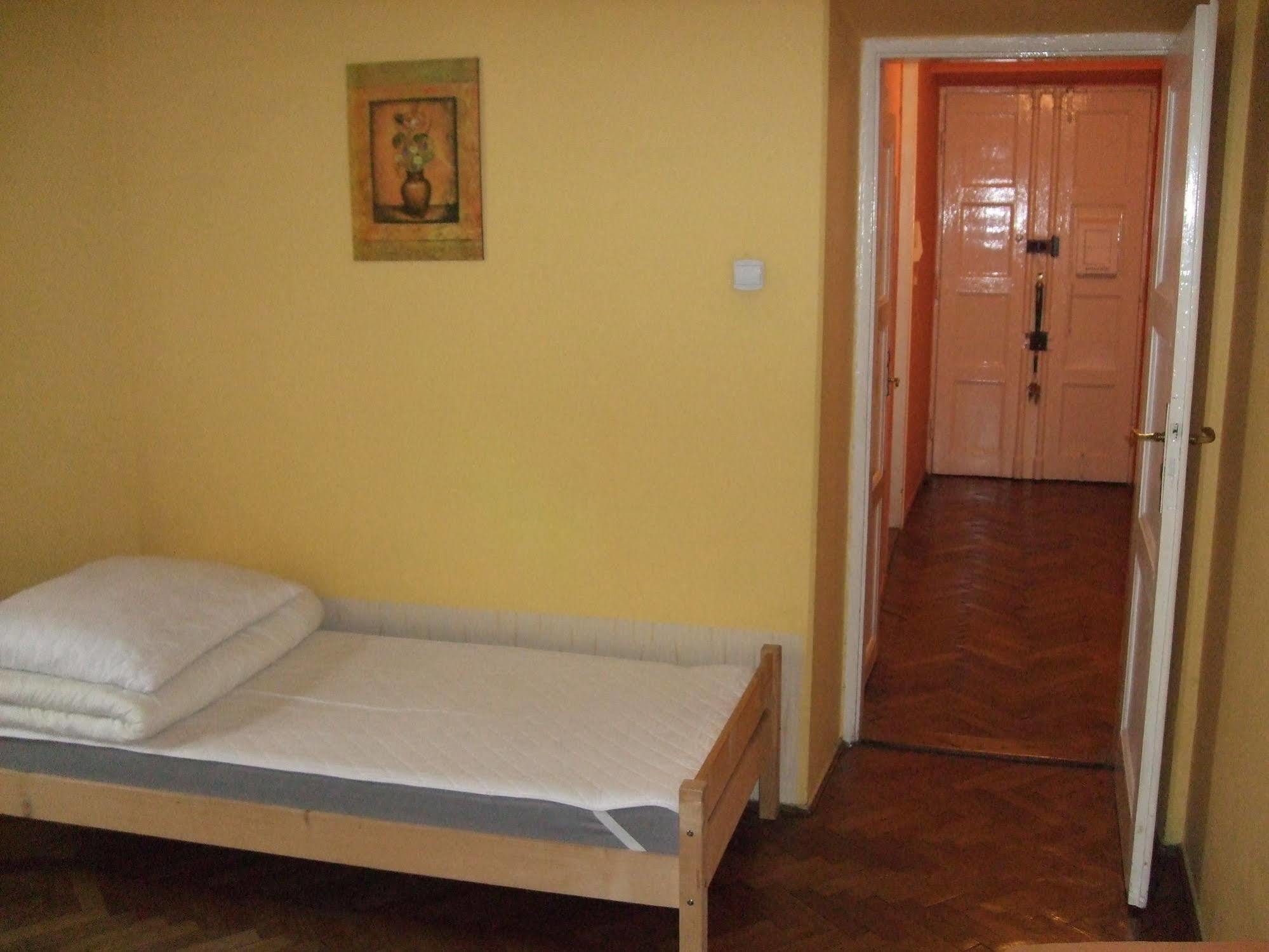 Old Walls Hostel كراكوفيا المظهر الخارجي الصورة