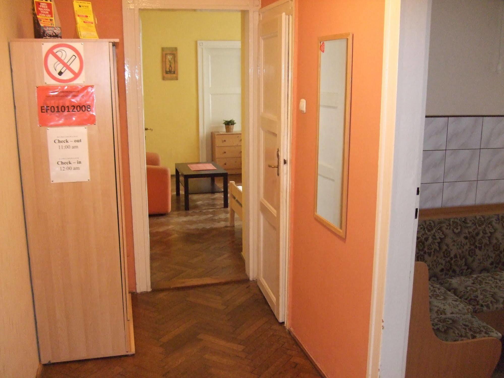 Old Walls Hostel كراكوفيا المظهر الخارجي الصورة