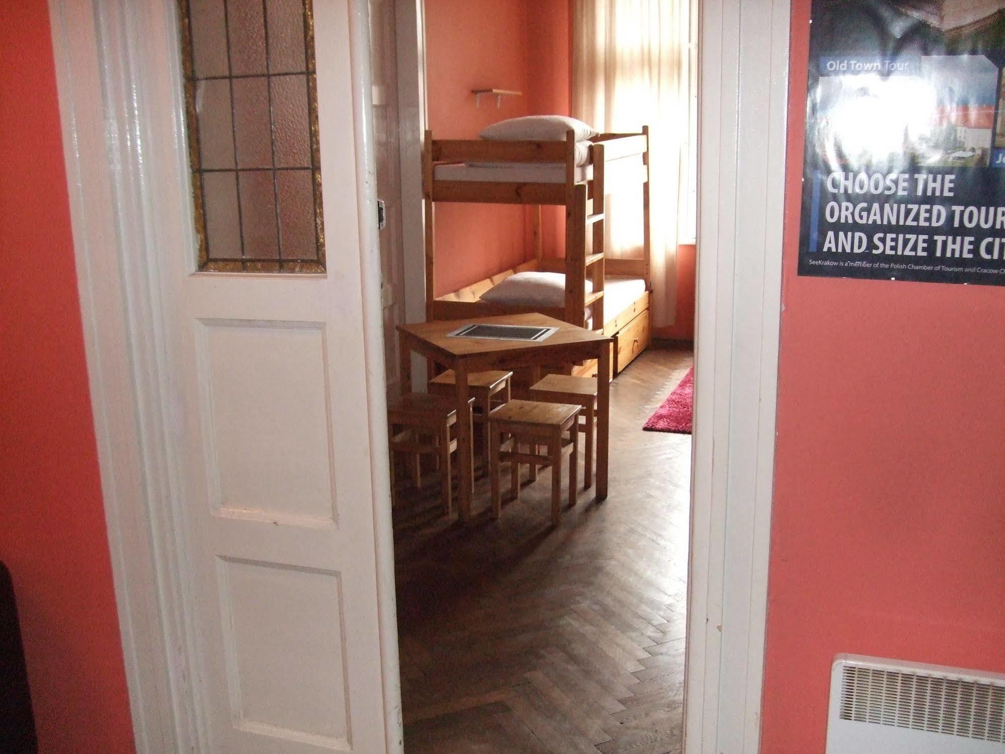 Old Walls Hostel كراكوفيا المظهر الخارجي الصورة