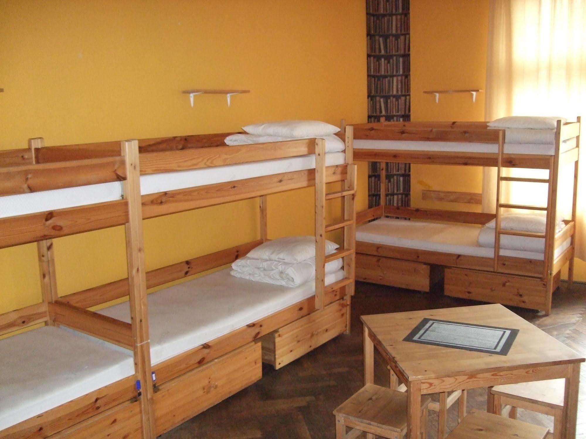 Old Walls Hostel كراكوفيا المظهر الخارجي الصورة